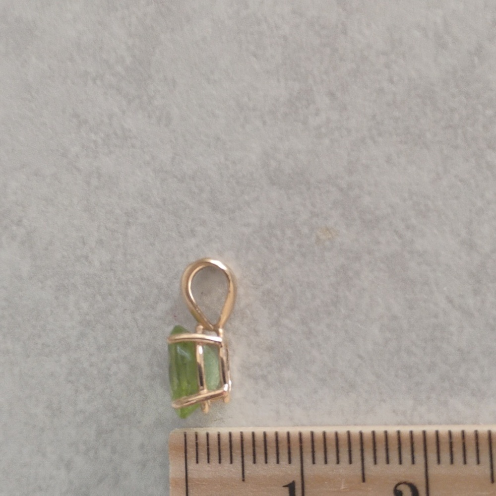 14 K Gold Peridot Pendant - Picture 4 of 9